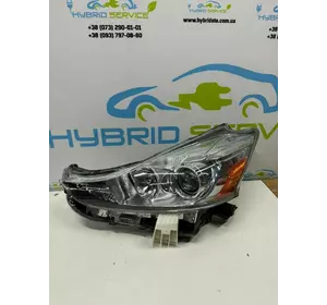 Toyota Prius V 2016 Фара ліва  з незначним дефектом корпуса 8107047670